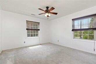 940 Adam Dr in Pittsburgh, PA - Building Photo - Building Photo