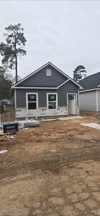 810 Omeara in Montgomery, TX - Building Photo