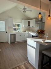 1681 Stanton Rd SW in Atlanta, GA - Foto de edificio - Building Photo