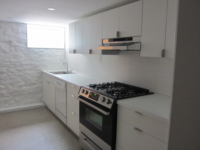 183 Parkside Dr in Toronto, ON - Building Photo - Building Photo