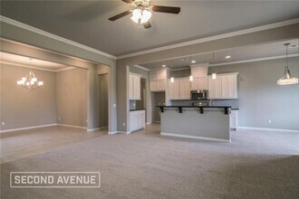 2401 Los Angeles Ave in Edmond, OK - Foto de edificio - Building Photo