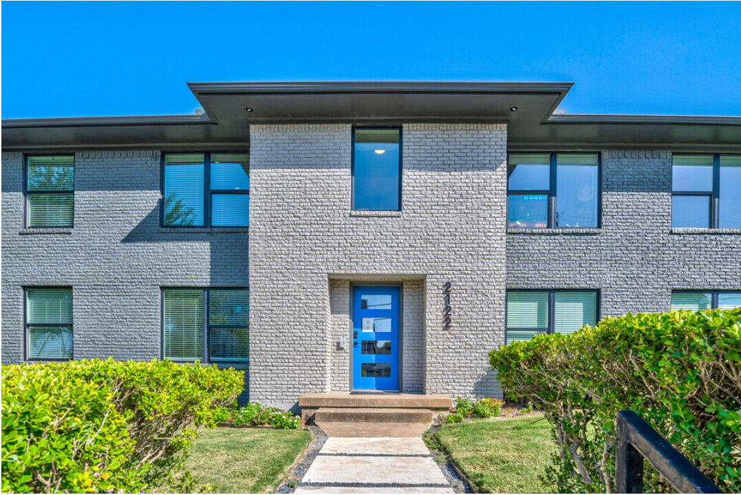 White Rock Views Apartments in Dallas, TX - Building Photo