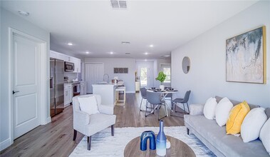 17207 Waldrun Ave in Port Charlotte, FL - Foto de edificio - Building Photo