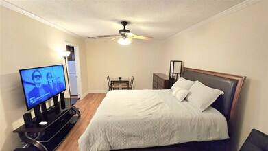 536 NW 45th St in Fort Lauderdale, FL - Building Photo - Building Photo