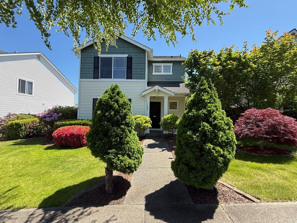 1882 Hoffman Hill Blvd in Dupont, WA - Building Photo