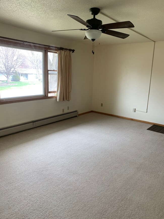 305 E 1st St, Unit #2 in Trent, SD - Building Photo - Building Photo