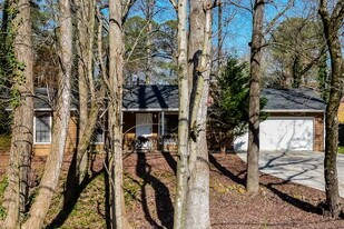 2464 Hewatt Rd in Snellville, GA - Building Photo