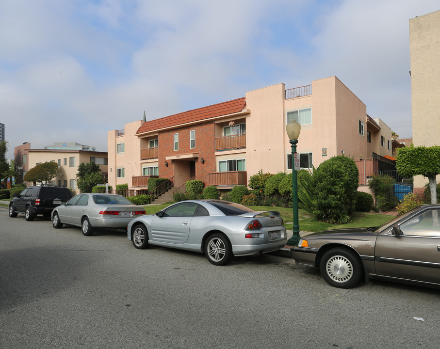 1111 N Maryland Ave in Glendale, CA - Building Photo