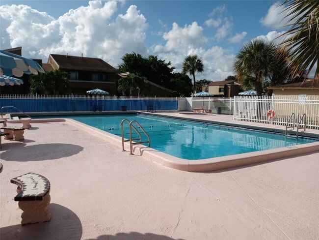 2944 E Missionwood Ln in Miramar, FL - Foto de edificio - Building Photo