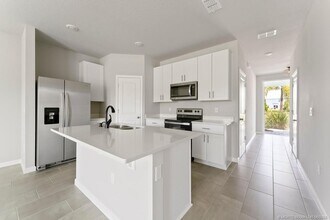 325 SE Halifax Ln in Stuart, FL - Building Photo - Building Photo