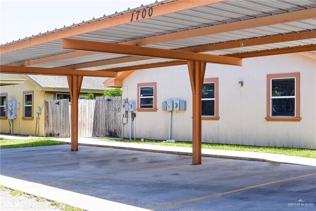 1700 W Douglas Ave in Pharr, TX - Building Photo - Building Photo