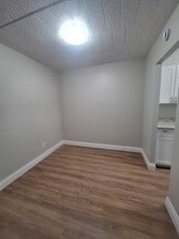 Lewis Court Apartments in Sault Ste Marie, ON - Foto de edificio - Building Photo