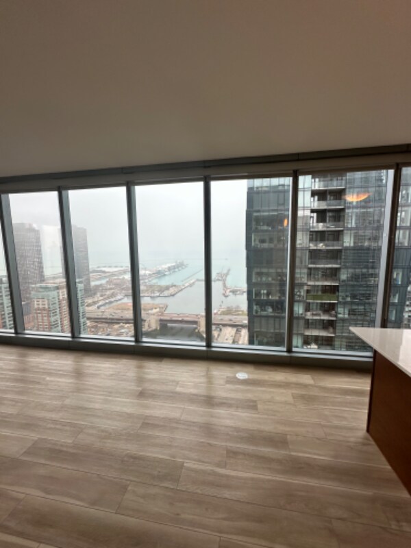 335 E Wacker Dr, Unit 3005 in Chicago, IL - Building Photo - Building Photo
