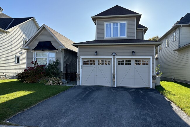 50 Silver Crescent in Collingwood, ON - Building Photo - Building Photo