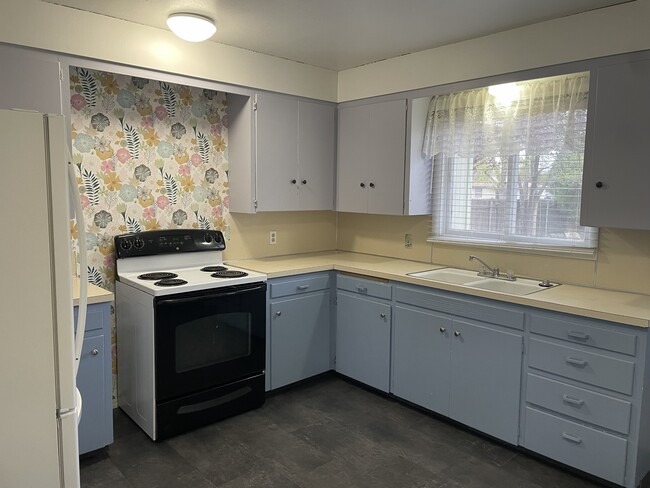 1055 E 15th N St in Mountain Home, ID - Building Photo - Building Photo