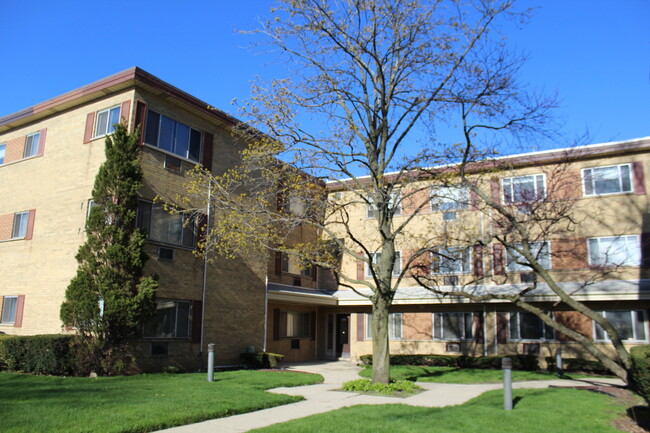 property at 9207 Skokie Blvd