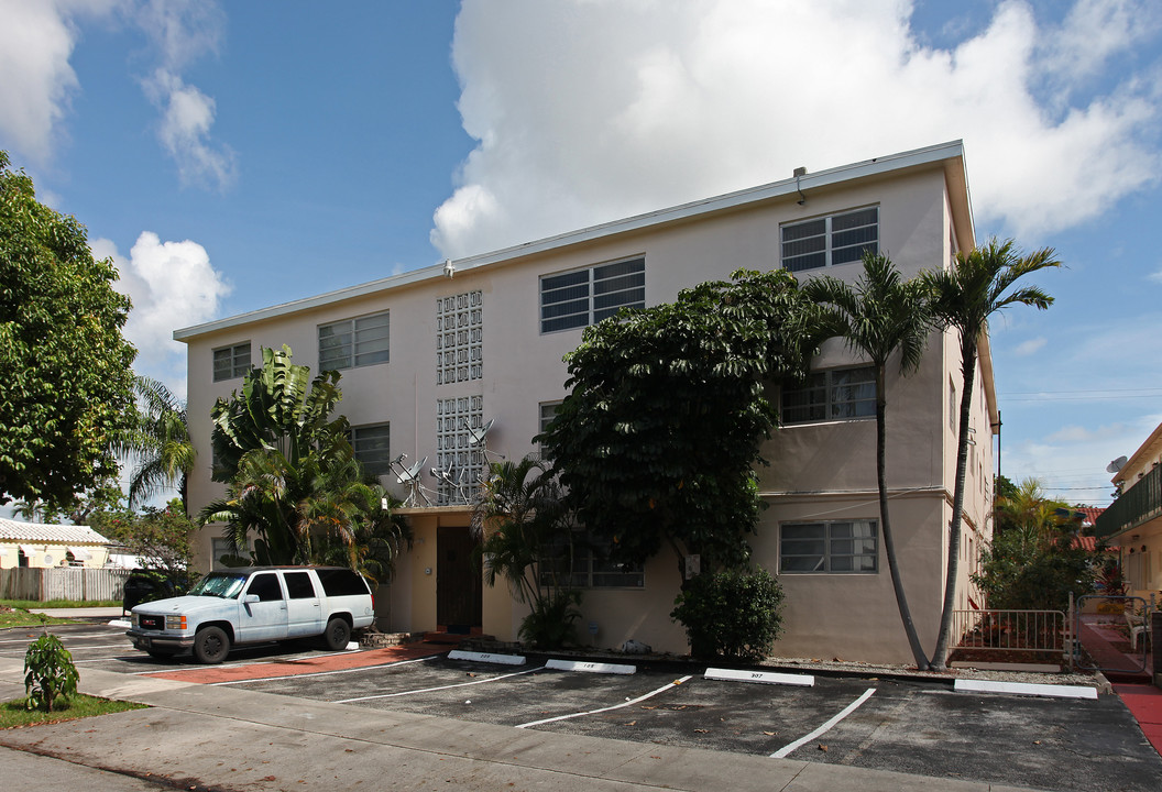 1857 Jefferson St in Hollywood, FL - Building Photo