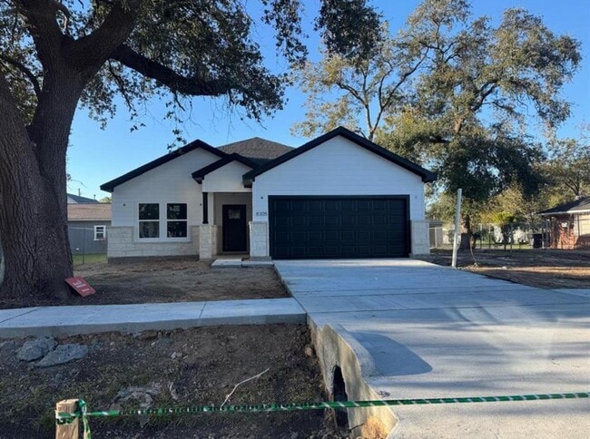 8305 Jennings St in Houston, TX - Building Photo - Building Photo