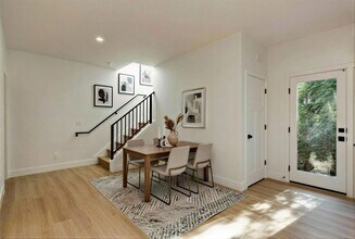 618 SE 5th St in Gresham, OR - Building Photo - Building Photo