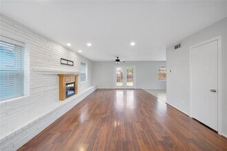 9227 Pinewood Dr in Dallas, TX - Building Photo - Building Photo