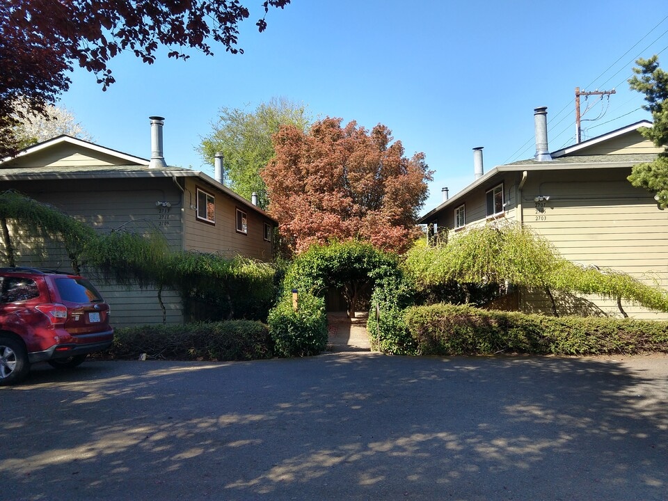 2707 SE 50th Ave in Portland, OR - Building Photo