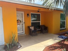 1005 Egret Ct in Dunedin, FL - Building Photo
