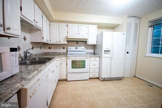7993 Tyson Oaks Cir in Vienna, VA - Building Photo - Building Photo