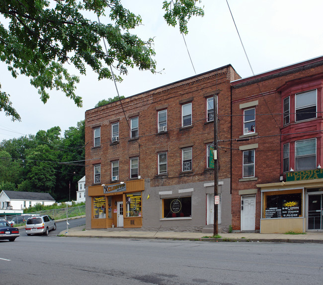 561-563 Congress St in Troy, NY - Building Photo - Building Photo