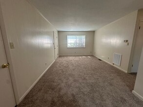 1000 N Denver Ave in Russellville, AR - Building Photo - Building Photo