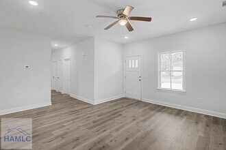 205 Bagley Ave in Hinesville, GA - Foto de edificio - Building Photo