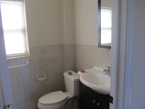 117 Elmora Ave, Unit 3 Rear in Elizabeth, NJ - Foto de edificio - Building Photo