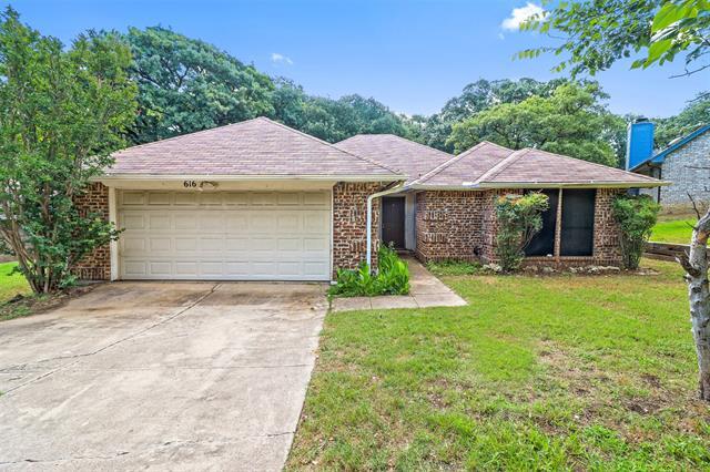 616 Lake Crest Pkwy in Azle, TX - Building Photo