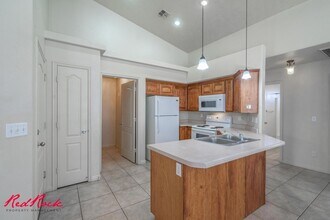 2056 E Middleton Dr in Saint George, UT - Building Photo - Building Photo