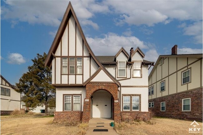 property at 1608 W Pine St