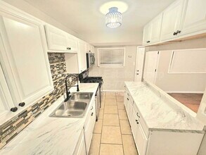 241 Grampian Rd in St. Louis, MO - Building Photo - Building Photo