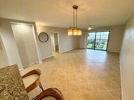 2202 S Cypress Bend Dr, Unit 607 in Pompano Beach, FL - Building Photo