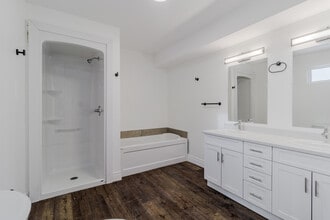 975 Brookside Dr in Fredericton, NB - Building Photo - Building Photo