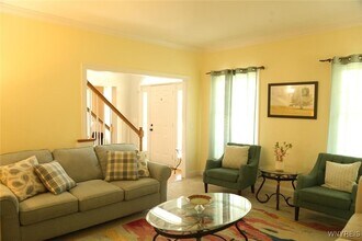 8350 Manchester Park Dr in East Amherst, NY - Building Photo - Building Photo
