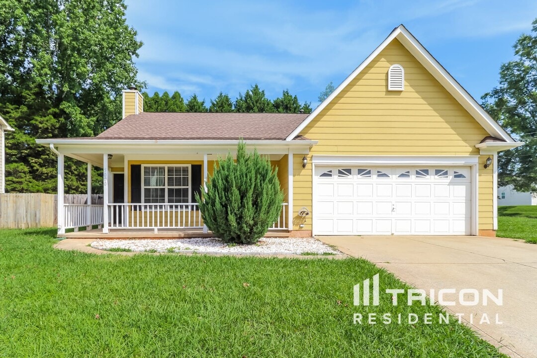 5000 Poplar Glen Dr in Matthews, NC - Building Photo