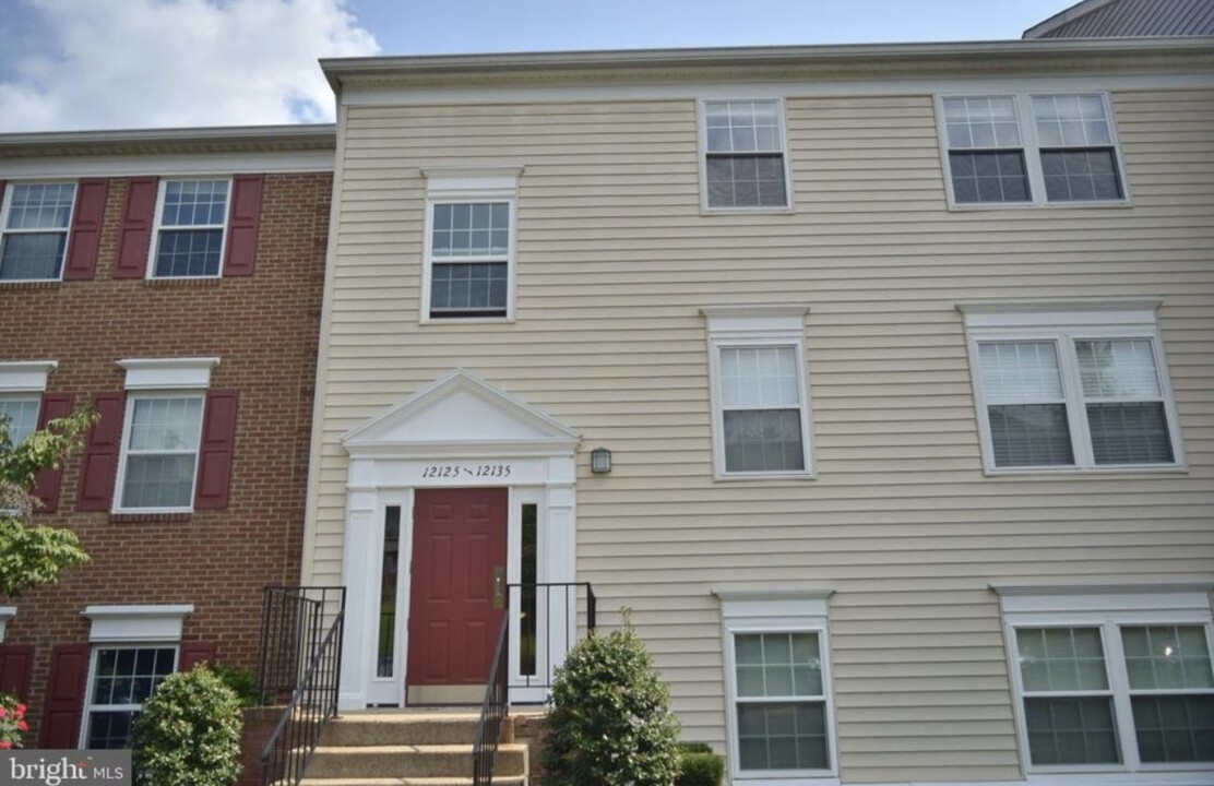 12133 Chaucer Ln in Woodbridge, VA - Building Photo