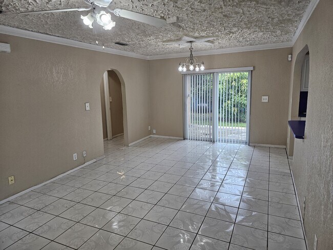 891 NW 34th Way in Fort Lauderdale, FL - Building Photo - Building Photo