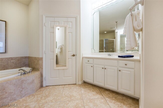 12237 Toscana Way in Bonita Springs, FL - Building Photo - Building Photo