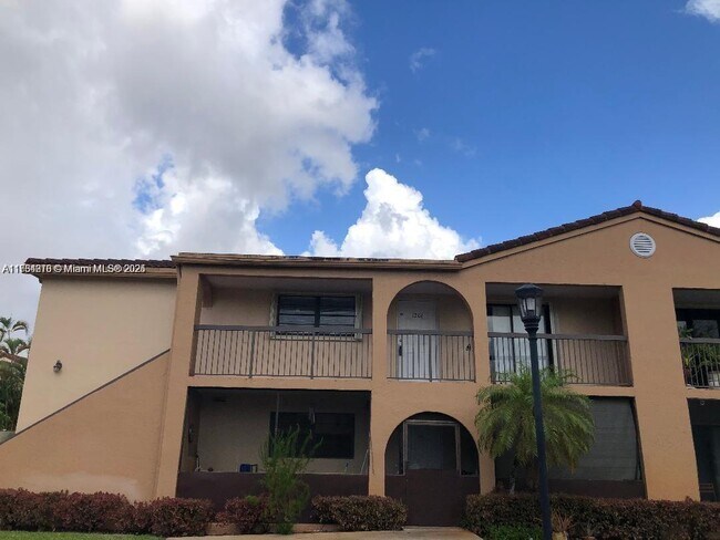 18236 Mediterranean Blvd in Hialeah, FL - Building Photo - Building Photo