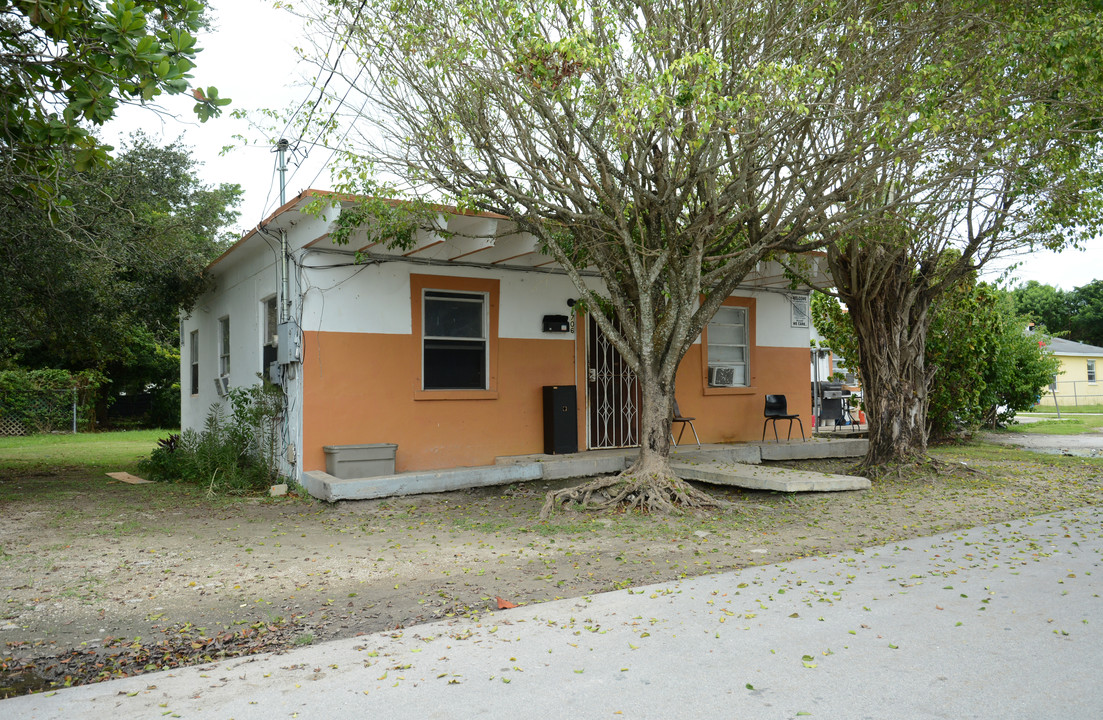 706 SW 5th St in Homestead, FL - Building Photo