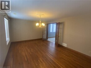 38 11th Rd E in Hamilton, ON - Building Photo - Building Photo