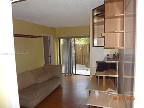11483 SW 109th Rd, Unit 2E in Miami, FL - Building Photo - Building Photo