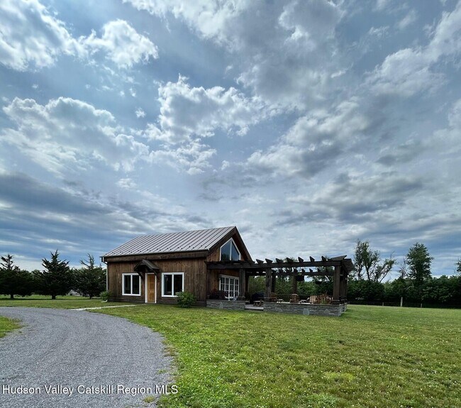 868 Co Rte 19 in Elizaville, NY - Building Photo - Building Photo