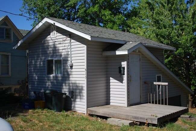 property at 513-515-515 NE Kamiaken St