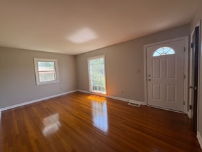 1055 Whittier Ave in Akron, OH - Building Photo - Building Photo