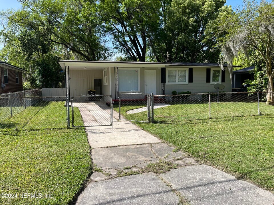 5246 Poppy Dr in Jacksonville, FL - Building Photo